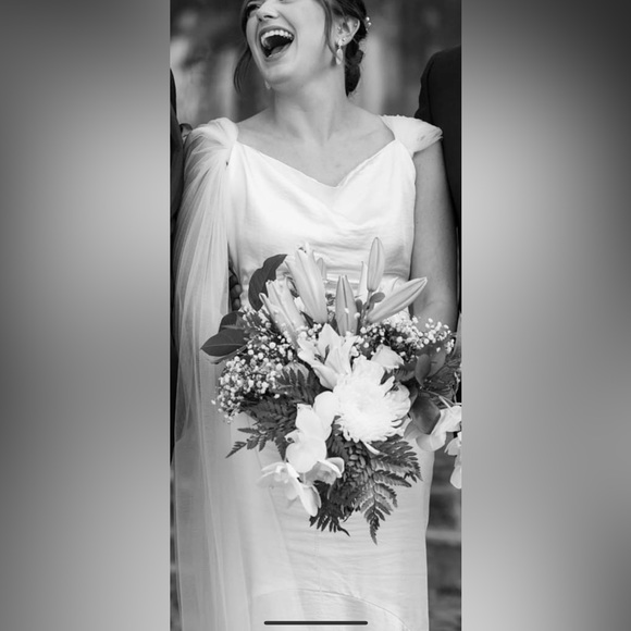 Elliatt aisle dress - includes bridal cape - Picture 7 of 7